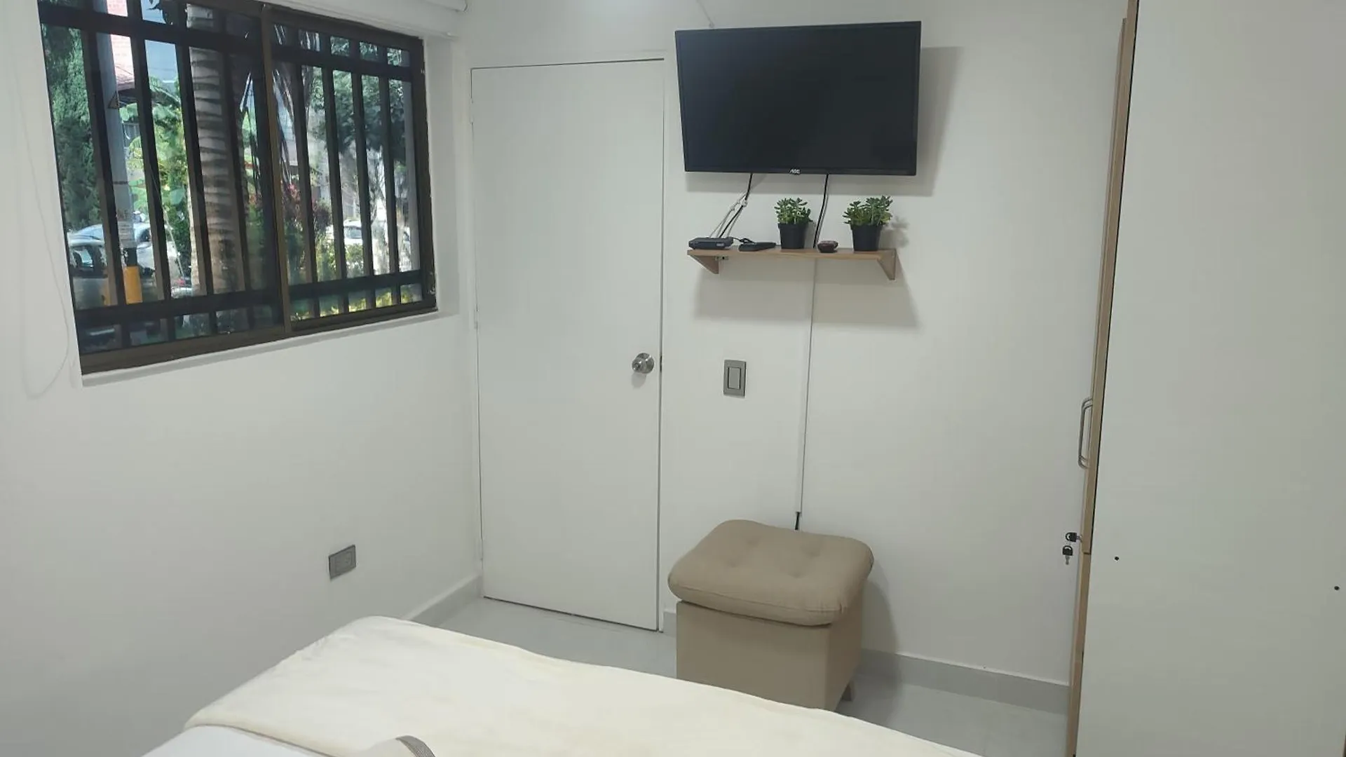 Apartaestudio La 70, Estadio Medellin